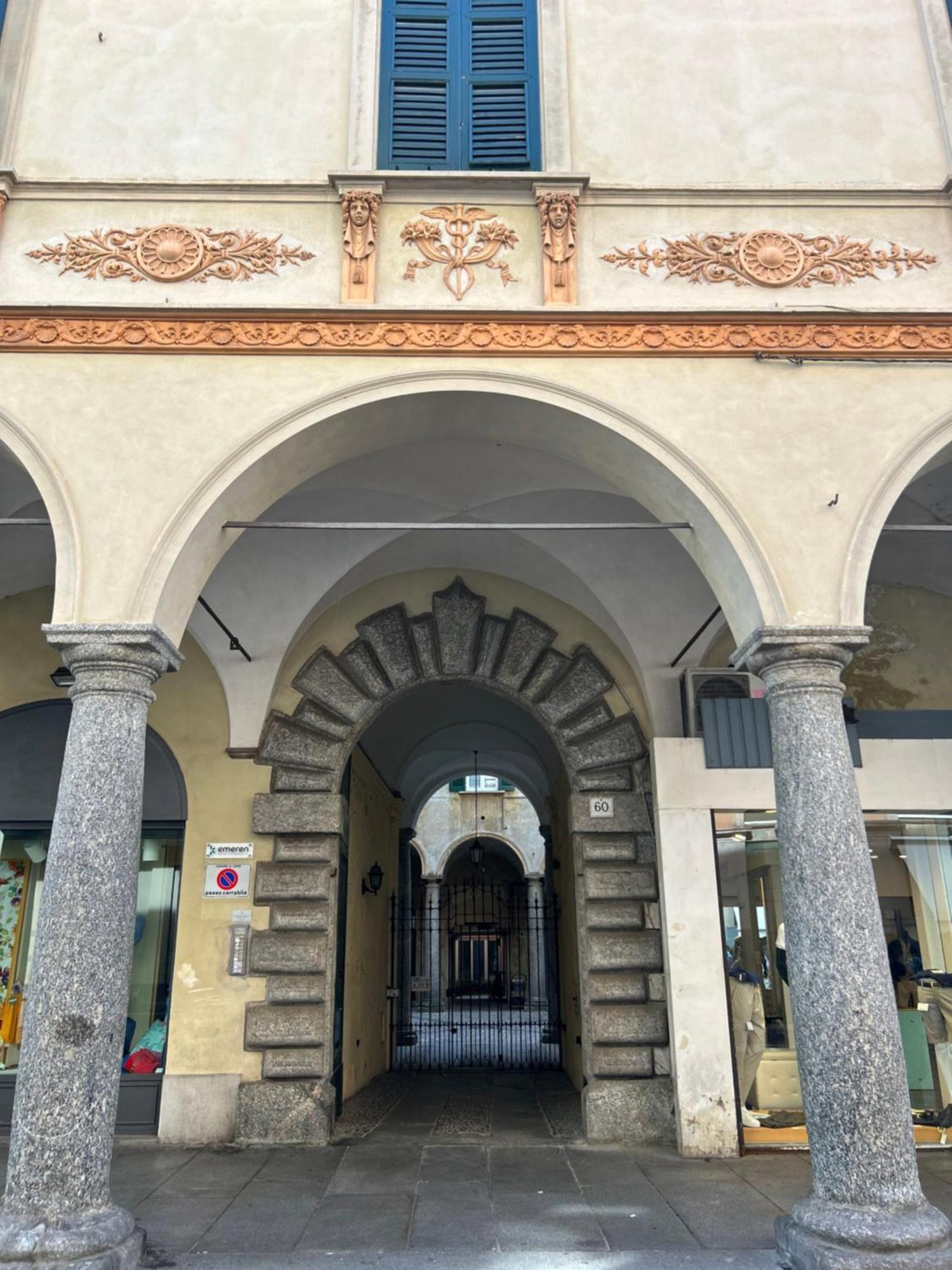 Porta Torre Como Apartment - By Relais Di Giada Экстерьер фото
